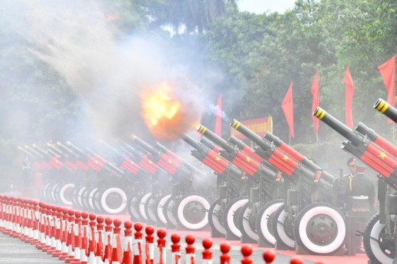 At the overview of the 21-gun salute performance welcoming South Korean President Yoon Suk Yeol and the high-ranking delegation. (Photo: Quang Phuc)