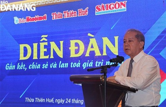 Permanent Deputy Secretary of Thien Thien Hue Provincial Party Committee Phan Ngoc Tho speaks at the forum.