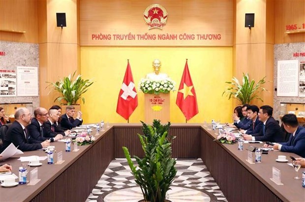 The meeting between Minister of Industry and Trade Nguyen Hong Dien and President of the National Council of Switzerland Martin Candinas in Hanoi on June 30. (Photo: VNA)