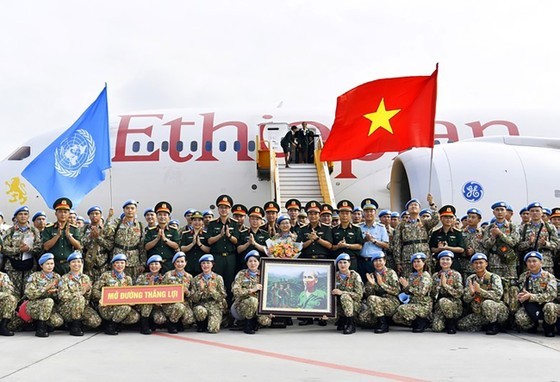 The see-off ceremony for Engineering Unit Rotation No 2 of Vietnam for the UN peacekeeping mission in the UN Interim Security Force for Abyei at Noi Bai International Airport on August 8, 2023. (Photo:BQP)