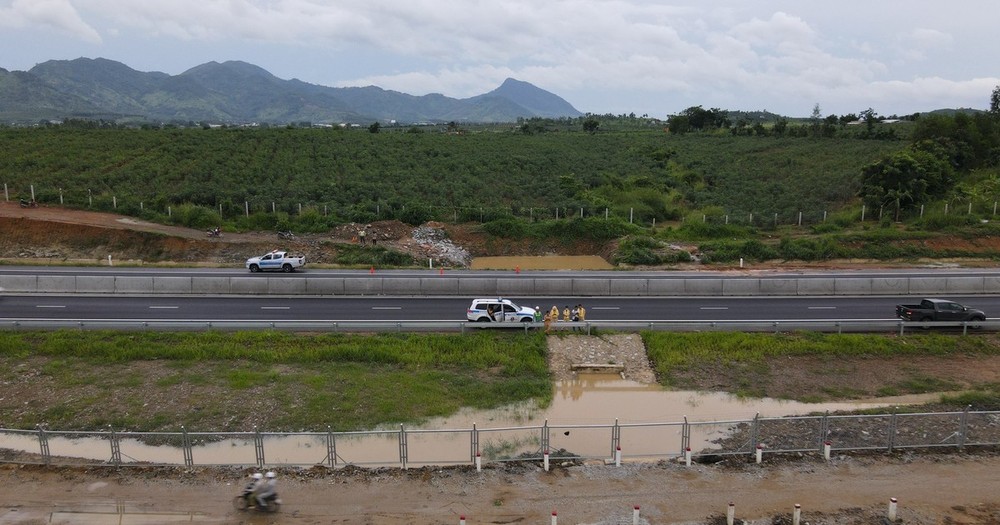 A section on the Phan Thiet- Dau Giay expressway