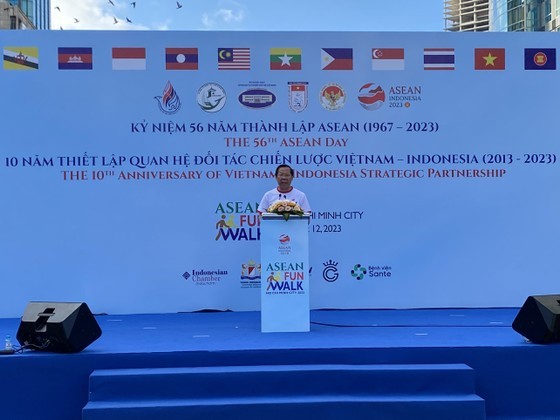 Chairman of the Ho Chi Minh City People’s Committee Phan Van Mai speaks at the event.