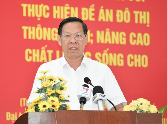 Chairman of the Ho Chi Minh City People's Committee Phan Van Mai speaks at the seminar. (Photo: Viet Dung)