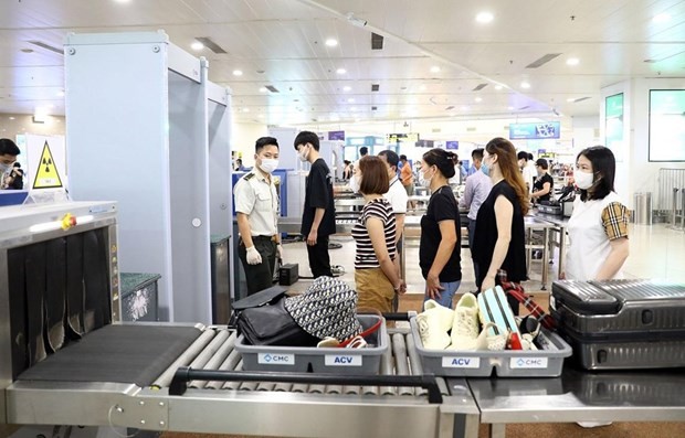 Security scanning at an airport (Photo: VNA)