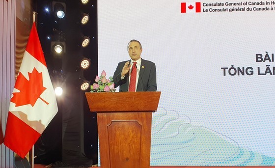 Consul General of Canada Behzad Babakhani speaks at the 50th anniversary celebration of the establishment of the Vietnam- Canada diplomatic relations (Photo: Thuy Vu) Consul General of Canada Behzad Babakhani speaks at the 50th anniversary celebration of the establishment of the Vietnam- Canada diplomatic relations (Photo: Thuy Vu)