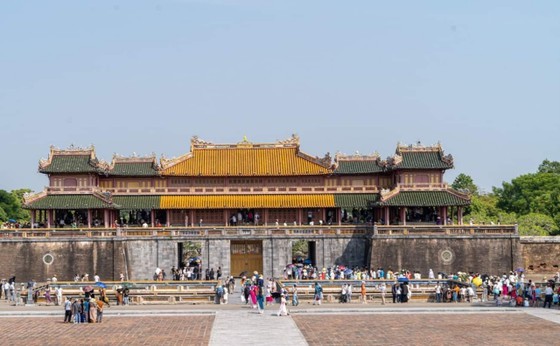 A huge number of tourists arrive in Thua Thien Hue Province on the National Day holiday