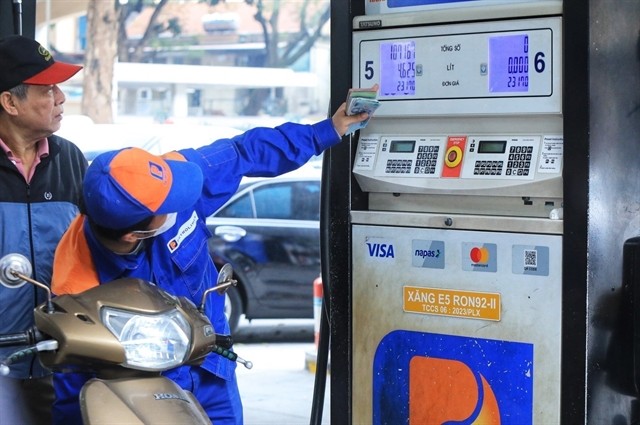 A customer buys petrol for his motorbike. No electricity and petrol shortages are allowed in any circumstances, Prime Minister Pham Minh Chinh has ordered A customer buys petrol for his motorbike. No electricity and petrol shortages are allowed in any circumstances, Prime Minister Pham Minh Chinh has ordered