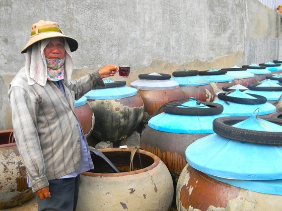 After 12 months of brewing, there will be pure fish sauce with puce color, fragrant smell and harmonious aftertaste.