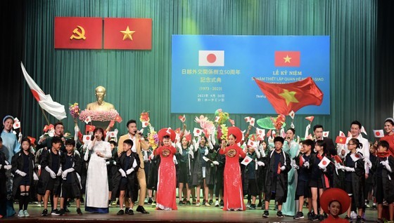 An art performance to celebrate the 50th anniversary of establishing diplomatic relations between Vietnam and Japan (Photo: Viet Dung)