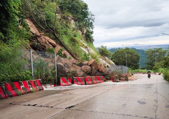 At the landslide-hit position on Cam Mountain