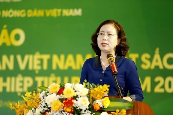 Deputy Chairwoman of the Central Vietnam Farmers' Association Bui Thi Thom speaks at the press conference.
