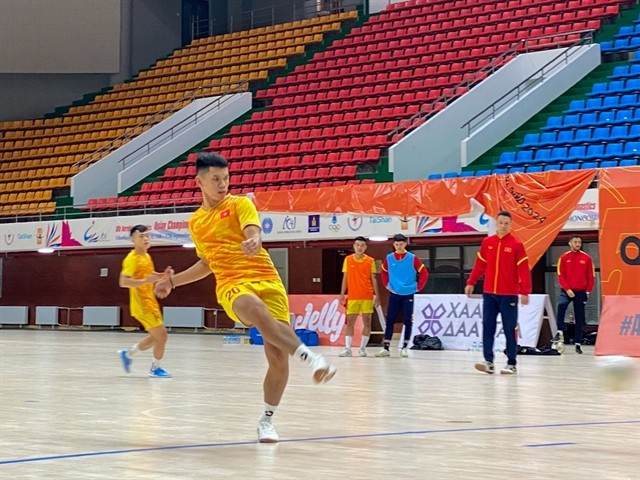 Vietnamese players train at the Buyant Ukhaa stadium in Ulaanbaatar on October 6. They will play Mongolia in the opener of Group D at the AFC Futsal Asian Cup 2024 qualification. Photo of VFF
