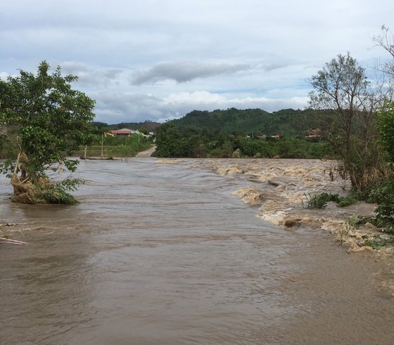 The rain has stopped but the floodwater is flowing faster.