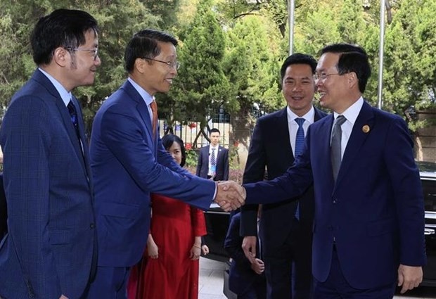 President Vo Van Thuong meets with officials and staff members of Vietnamese representative agencies in China on October 19. (Photo: VNA)