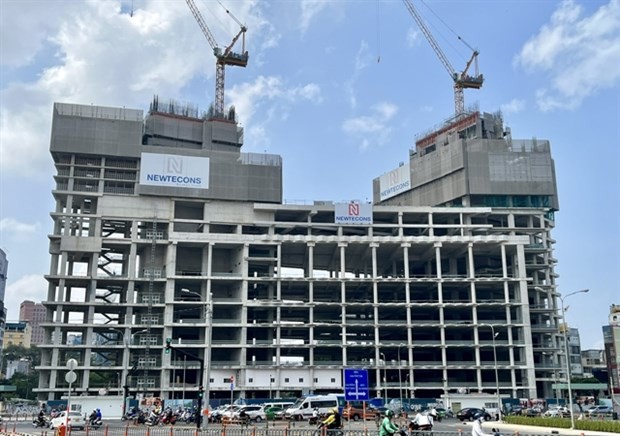 Construction of a building by Viva Land belonging to Van Thinh Phat Group is halted at the end of last year. The real estate sector accounts for the highest outstanding bond value at VND396.3 trillion. (Photo: VNA) Construction of a building by Viva Land belonging to Van Thinh Phat Group is halted at the end of last year. The real estate sector accounts for the highest outstanding bond value at VND396.3 trillion. (Photo: VNA)