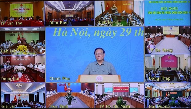 PM Pham Minh Chinh (center) speaks at the national hybrid conference on October 29. (Photo: VNA)