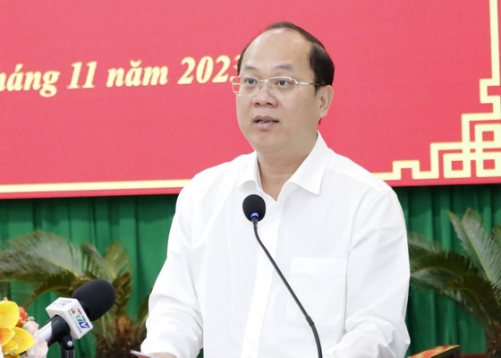Deputy Secretary of the Party Committee of Ho Chi Minh City Nguyen Ho Hai directs at the conference. (Photo: Ngo Binh)