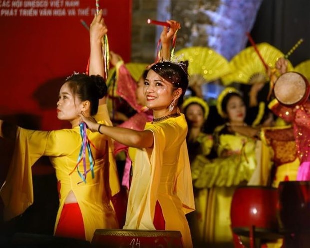 A drum performance at the opening ceremony of the fourth Vietnam Cultural Heritage Festival (Photo: VNA)