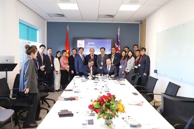 Nine MoUs are signed between Vietnam and British universities, enterprises, and the association of Vietnamese intellectuals in the UK and Ireland. (Photo: VNA)