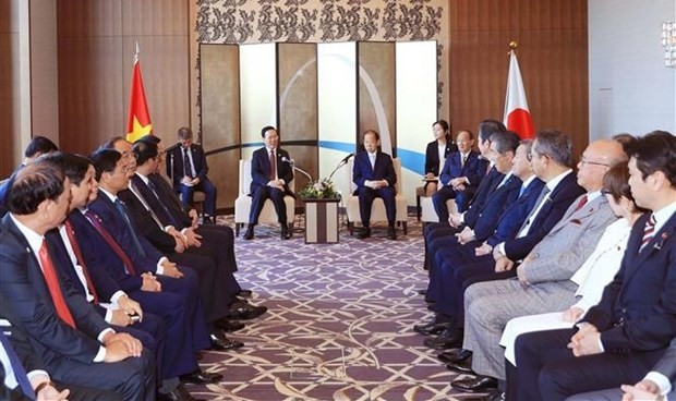 President Vo Van Thuong (L) receives leaders of the Japan-Vietnam Parliamentary Friendship Alliance in Tokyo on November 27. (Photo: VNA)
