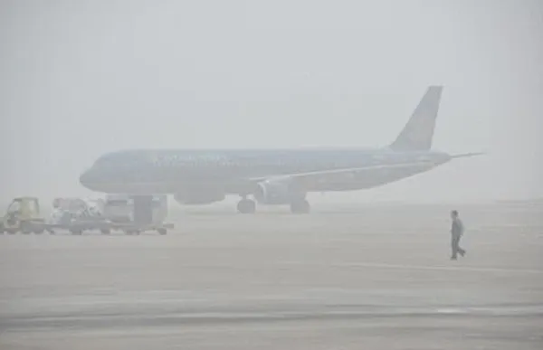 Many flights are unable to take off, land at Noi Bai Airport due to dense fog.