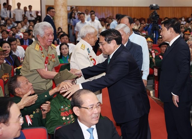 344348_4825973641969124_vna_potal_pm_meets_veteran_soldiers_young_volunteers_frontline_workers_serving_dien_bien_phu_campaign__7327385.jpg