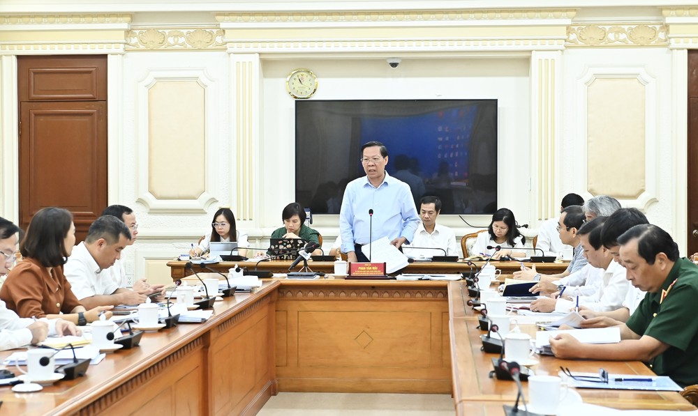 chu-tich-ubnd-tphcm-phan-van-mai-chu-tri-nghe-bao-cao-tien-do-cac-hoat-dong-huong-den-ky-niem-50-nam-ngay-giai-phong-mien-nam-thong-nhat-dat-nuoc-30-4-1975-30-4-2025-anh-viet-dung-9382-3360.jpeg.jpg