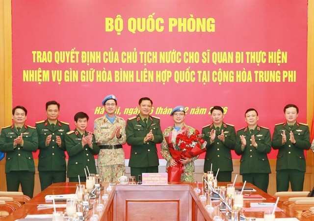 486932_5413534282816150_vna_potal_trao_quyet_dinh_cua_chu_tich_nuoc_cho_si_quan_di_lam_nhiem_vu_tai_phai_bo_gghb_lien_hop_quoc_8608974.jpg