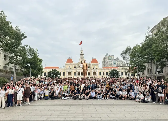 doan-khach-mice-8882-3932.jpg