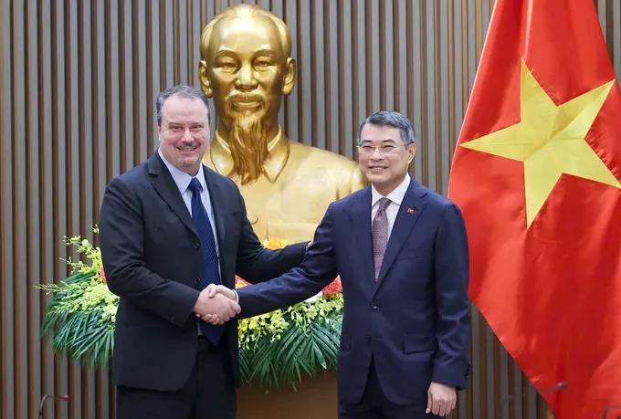 thu-tuong-le-minh-hung-tiep-pho-dai-dien-thuong-mai-hoa-ky-rick-switzer-sang-20-5-anh-viet-chung-9138-1587-4506-5583.jpg