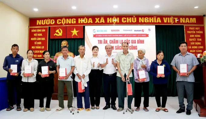 trao-qua-tai-xa-hung-long-11-4379-6689.jpg