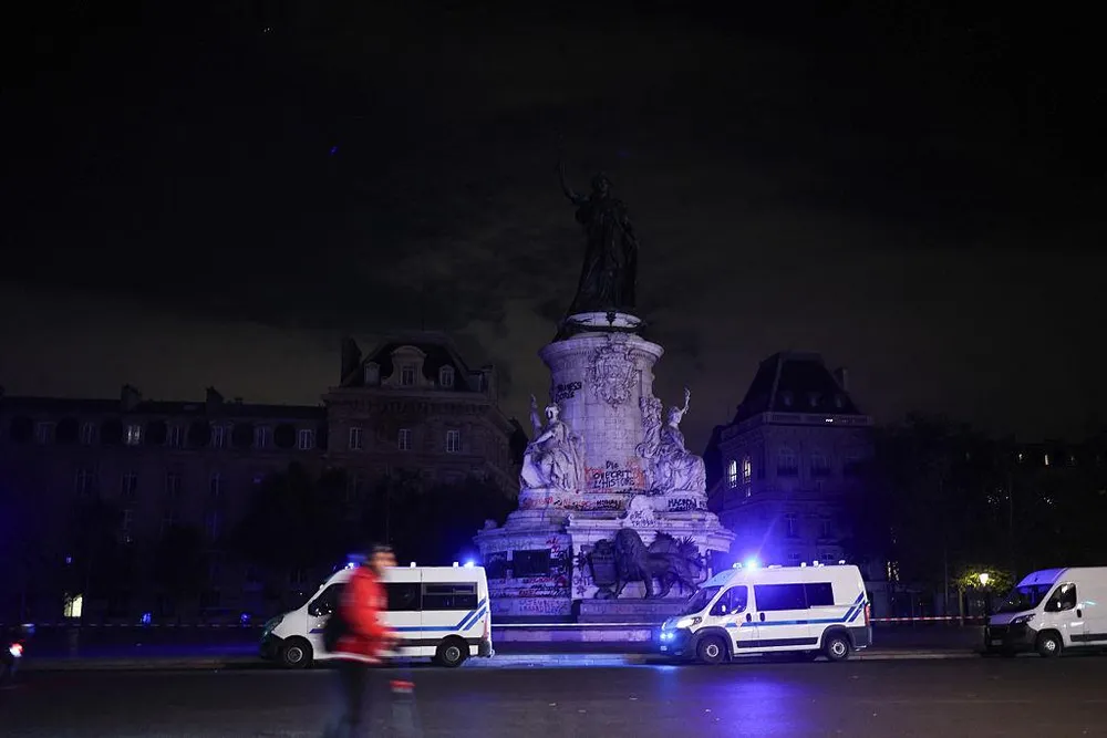 Cảnh sát Paris.jpg