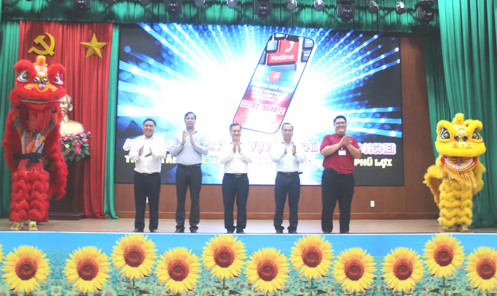 Nghi thức bấm nút ra mắt đường dây nóng