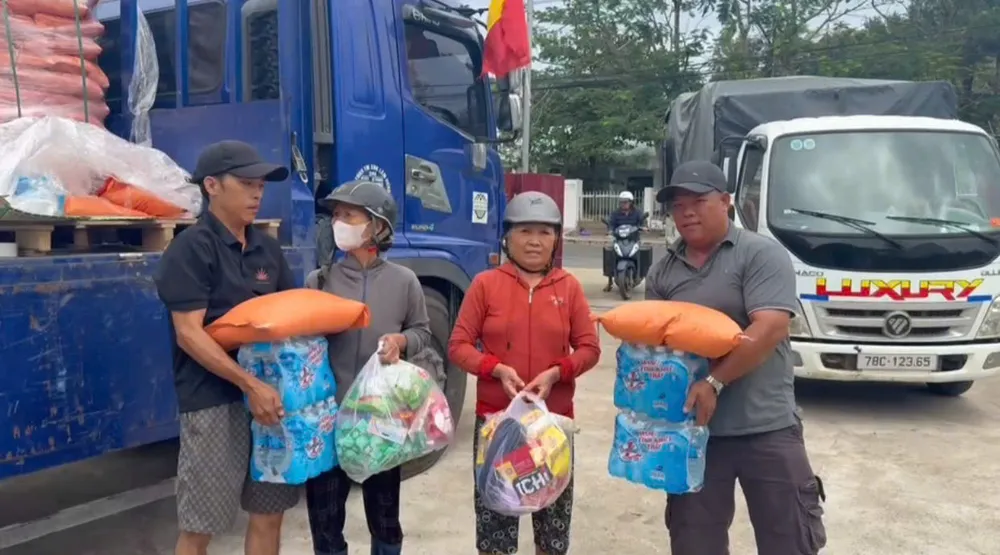 Xe Chánh Phú Hòa 6.jpg