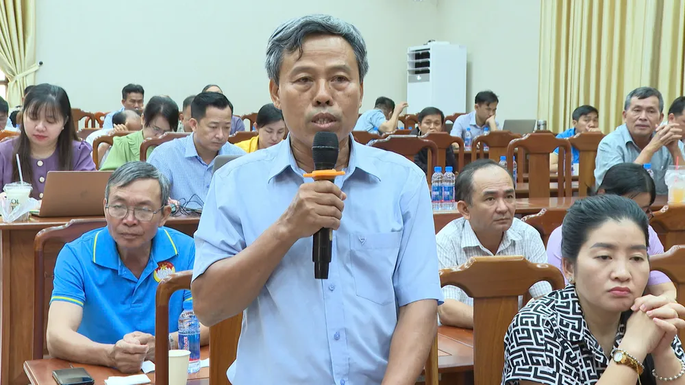 Lãnh đạo phường Bến Cát đối thoại, lắng nghe ý kiến người dân