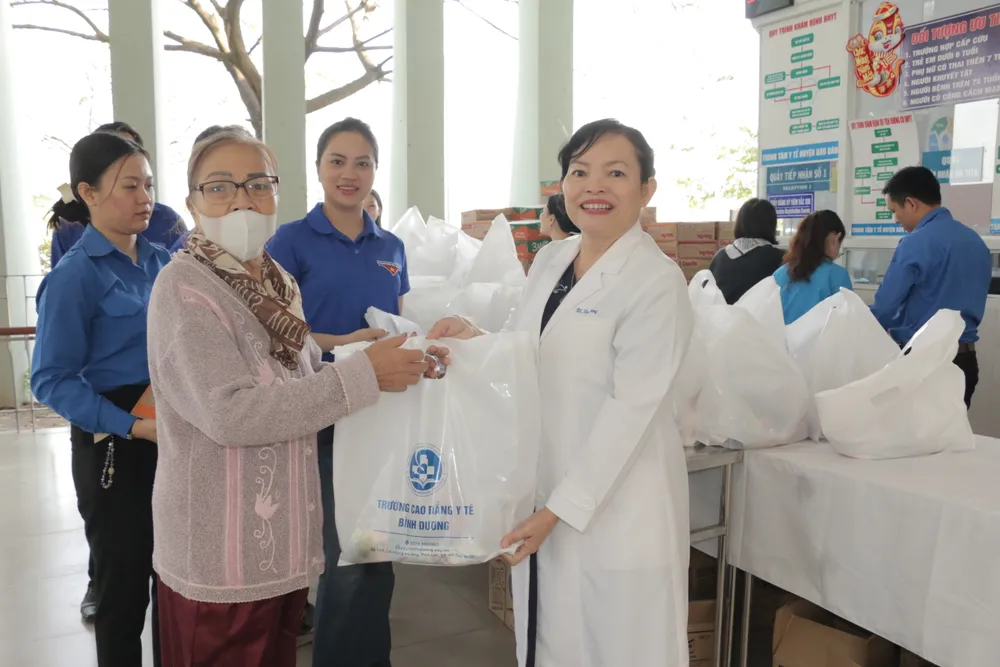 khám bệnh BB 4.JPG