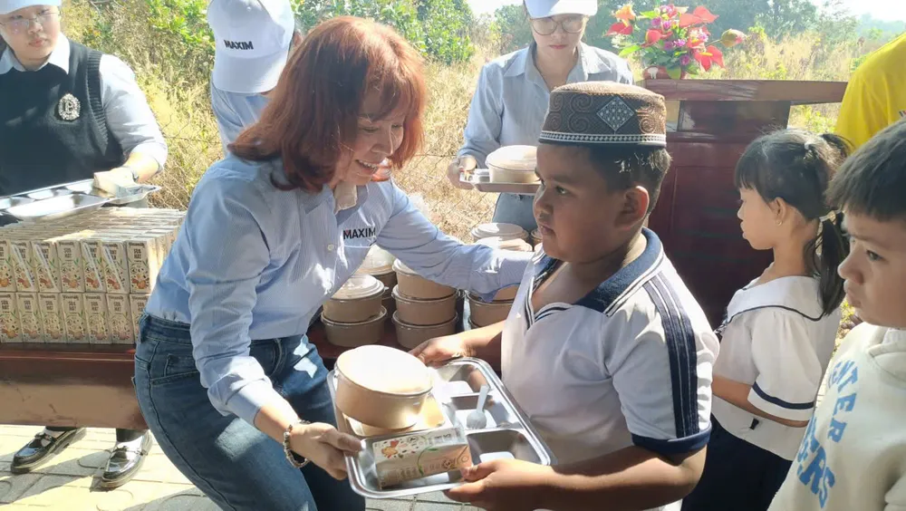 trao quà Minh Thạnh 1.jpg