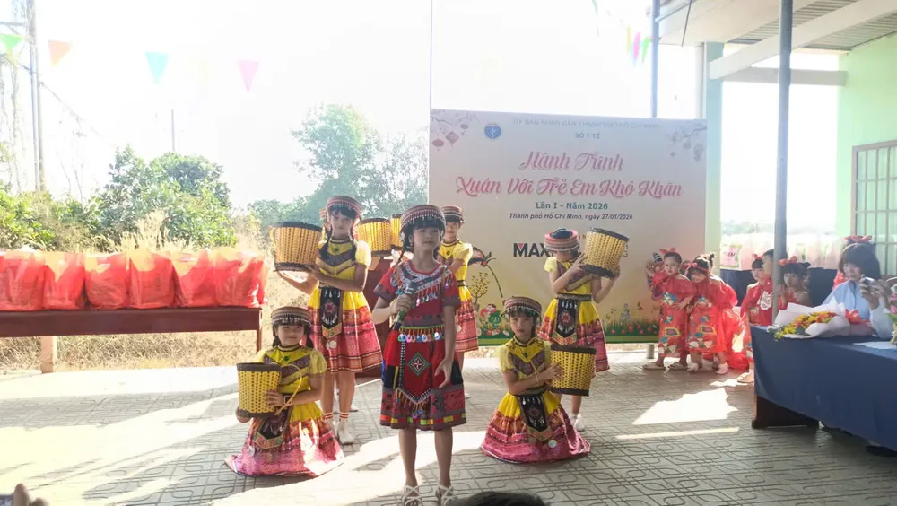 Trao quà Minh Thạnh 3.jpg