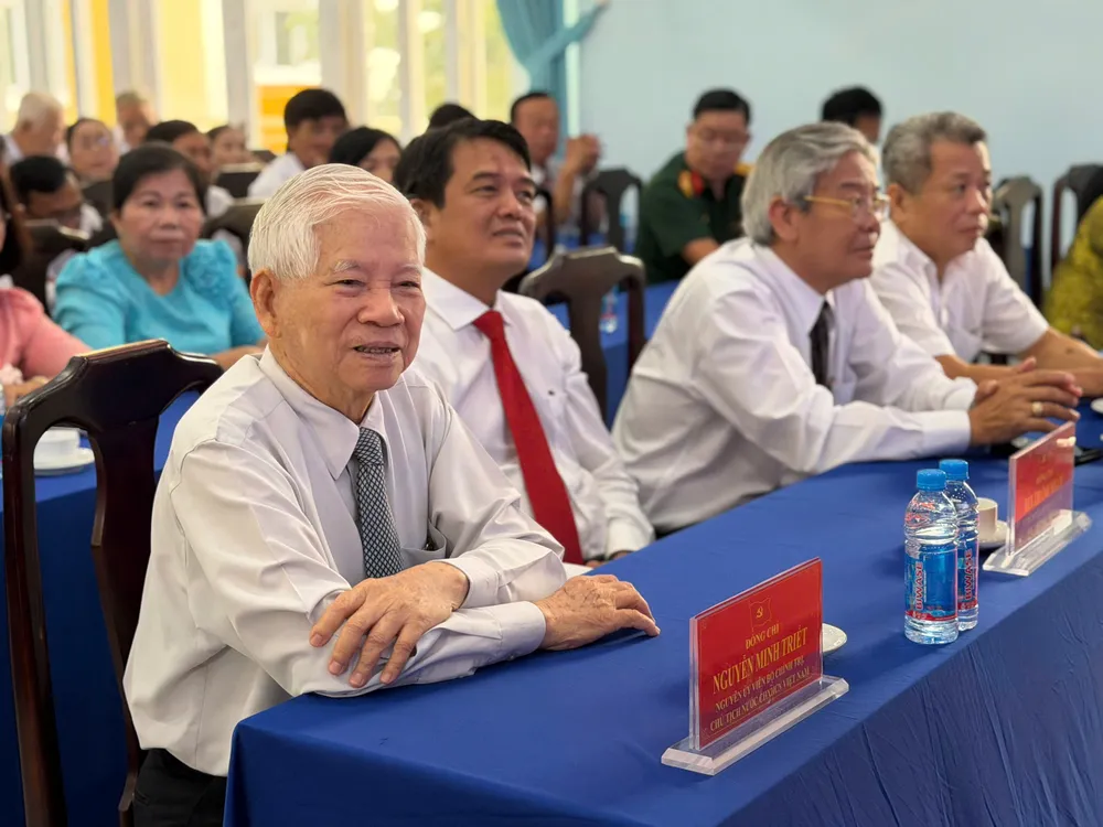 Long Nguyên dự lễ.jpg