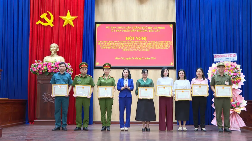 khen thưởng 2.jpg