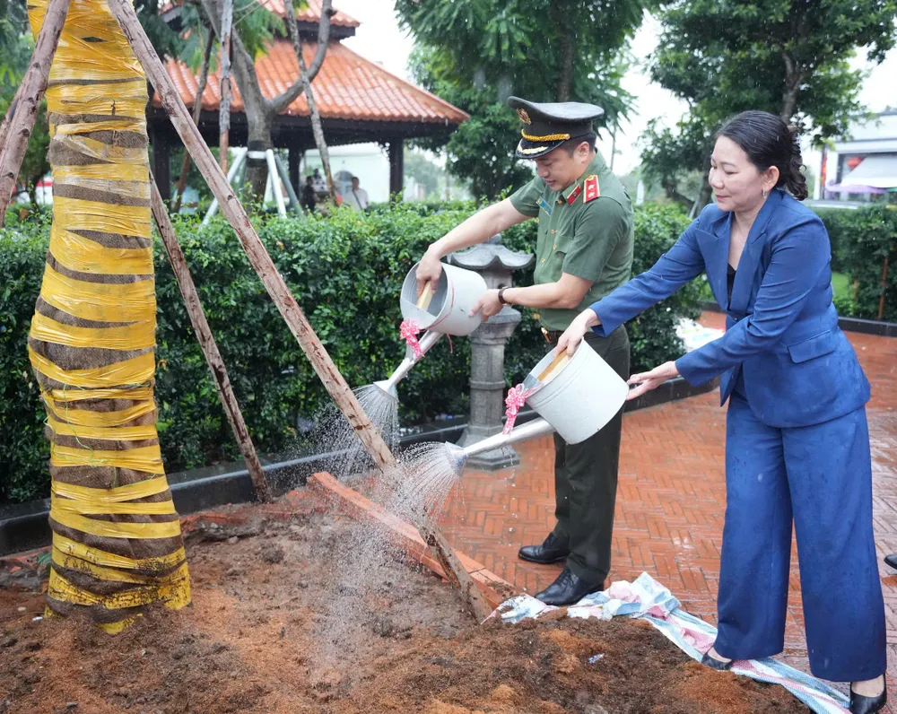 Công an TPHCM phát động “Tết trồng cây đời đời nhớ ơn Bác Hồ”