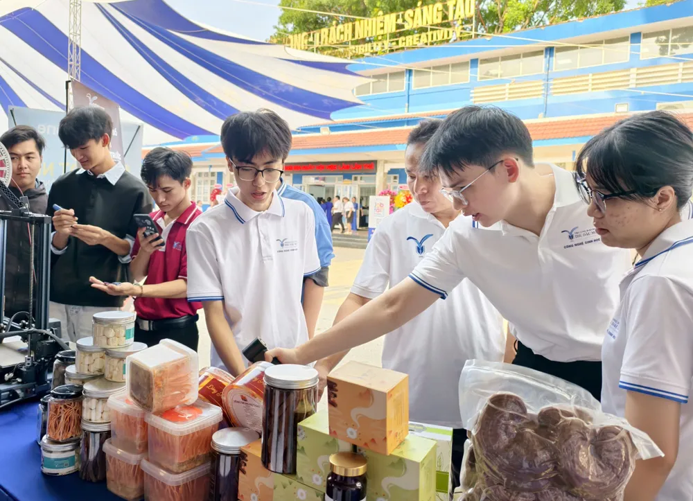 Ngày hội việc làm 1.jpg