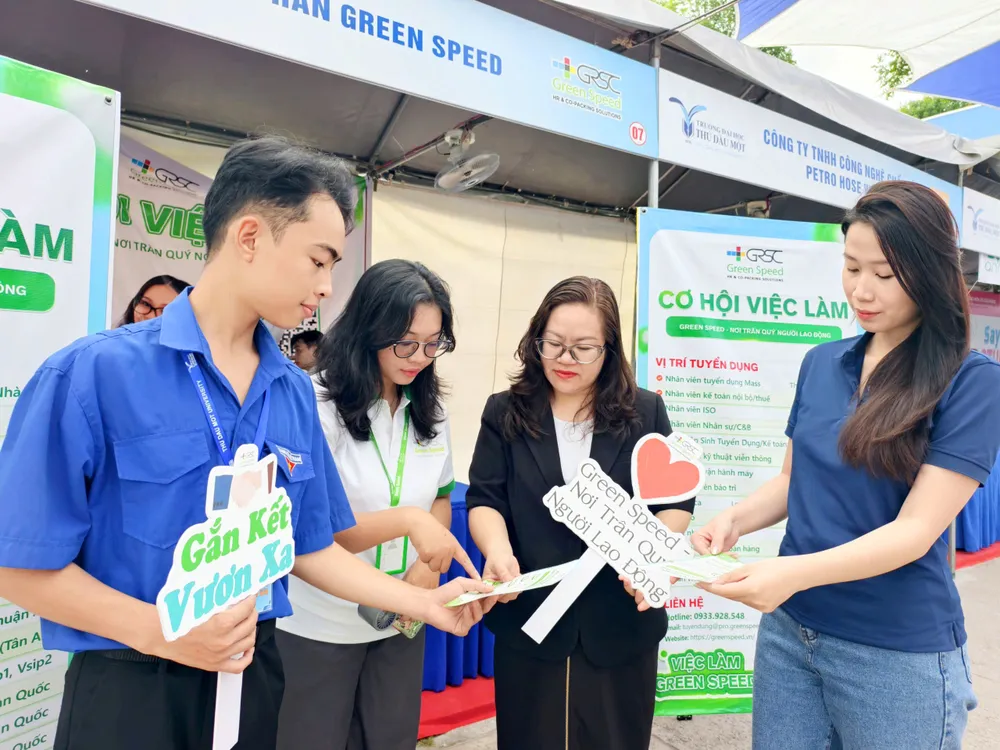 Ngày hội việc làm 4.jpg