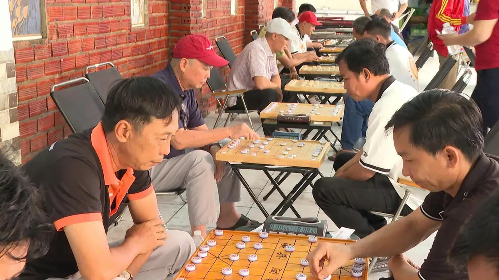 Sôi nổi hoạt động văn hóa và thể thao chào mừng ngày lễ lớn