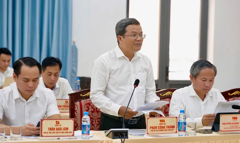hình này miệng anh Thành bị sao nè.jpg