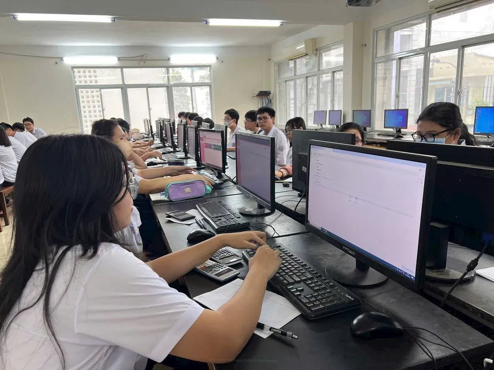 Chủ động nguồn lực cho thi tốt nghiệp THPT trên máy tính