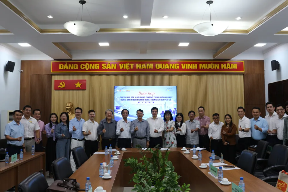 chuyen gia gop y 5.JPG