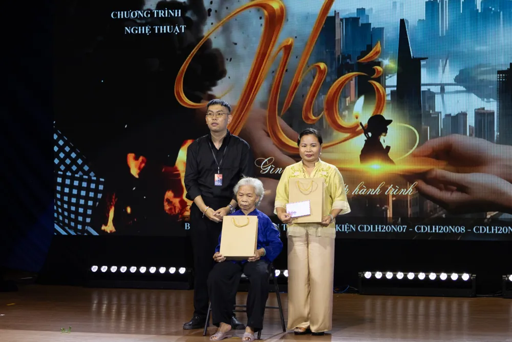 Đưa câu chuyện liệt sĩ Huỳnh Văn Quên vào bài thi thực tế