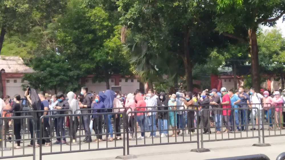 Đông đảo nghệ sĩ, người dân đến viếng, tiễn biệt nghệ sĩ Chí Tài  ảnh 15