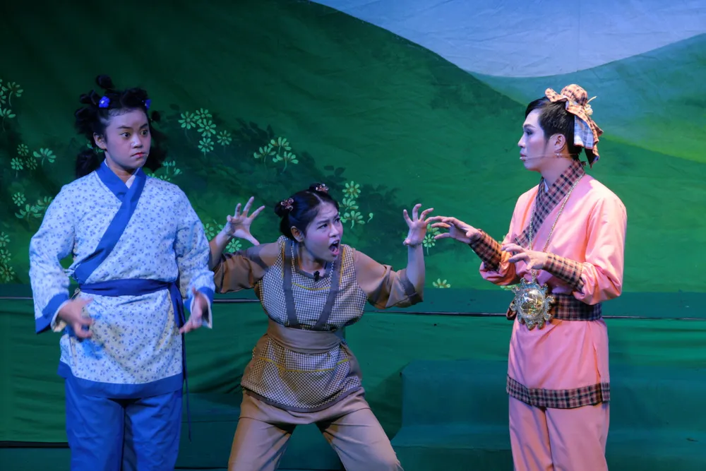 Công diễn vở cải lương thiếu nhi “Con ngựa bạch và củ cải khổng lồ” ảnh 5